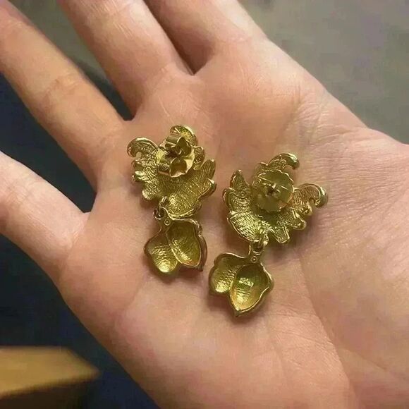 Gold Acorn Dangle Drop Vintage Earrings for Pierced Ears 1960’s - Picture 5 of 5